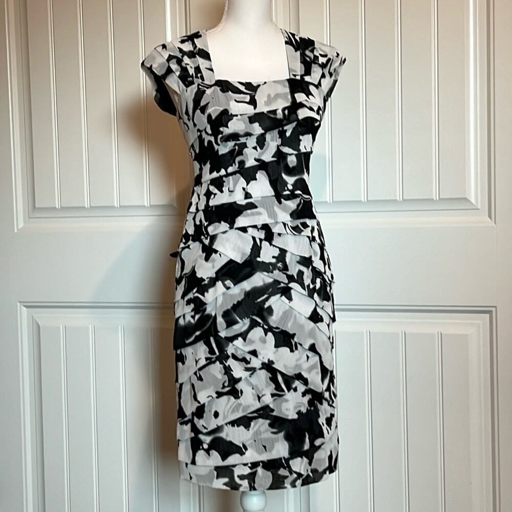 Adriana Papell Cap Sleeve Layered Tiered Cocktail Sheath‎ Dress 4 Bodycore Sexy